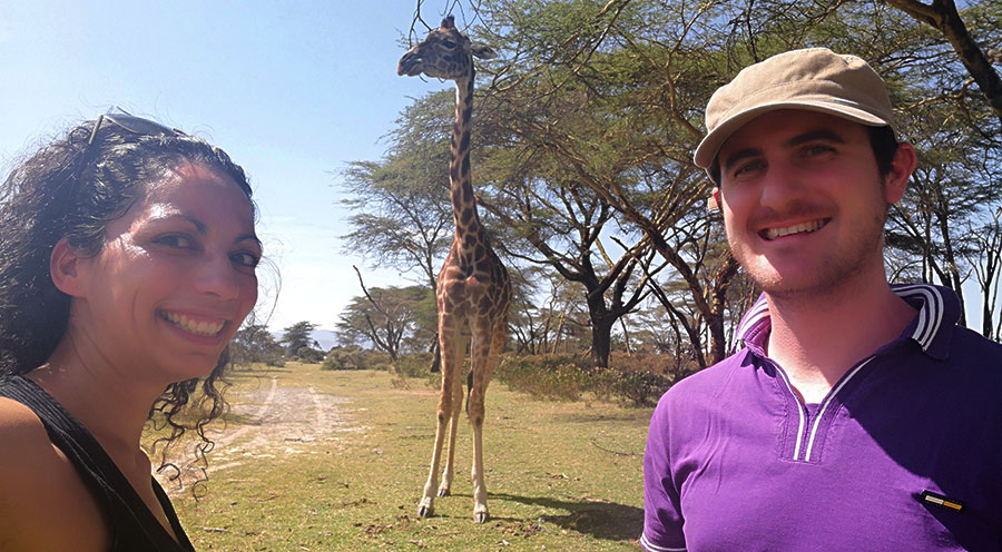 sensations-voyage-album-photos-kenya-walking-safari-naivasha-giraffe-sleepy-crescent-island-selfie